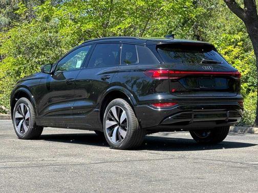 Black 2027 Audi SQ6 e-tron Premium Plus