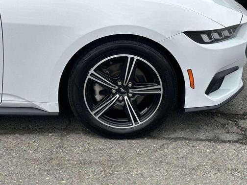 Oxford White 2024 Ford Mustang EcoBoost Premium