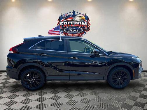 Labrador Black Pearl 2023 Mitsubishi Eclipse Cross LE