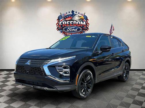 Labrador Black Pearl 2023 Mitsubishi Eclipse Cross LE