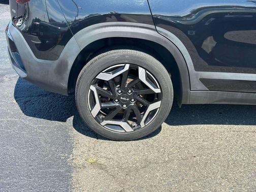 Fusion Black 2024 Kia Seltos SX Turbo