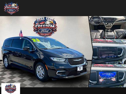 Brilliant Black Crystal Pearlcoat 2023 Chrysler Pacifica Touring L