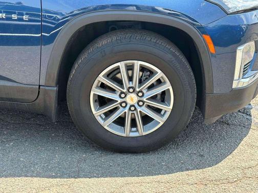Northsky Blue Metallic 2023 Chevrolet Traverse LT Cloth