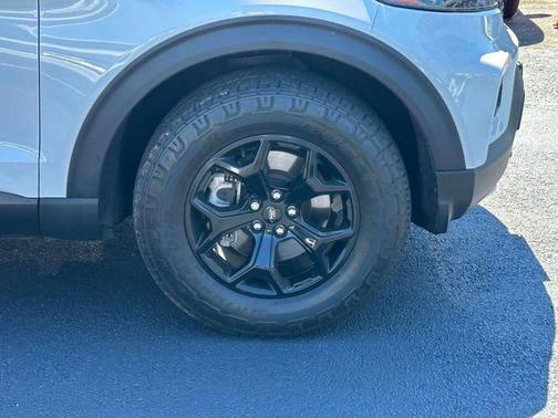 Star White Metallic Tri-Coat 2024 Ford Explorer Timberline