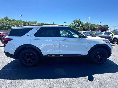 Star White Metallic Tri-Coat 2024 Ford Explorer Timberline