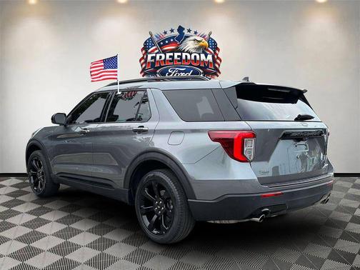 Carbonized Gray Metallic 2023 Ford Explorer ST-Line