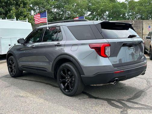 Carbonized Gray Metallic 2023 Ford Explorer ST-Line