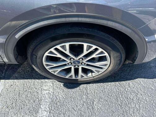 Gray Metallic 2022 Ford Escape SEL
