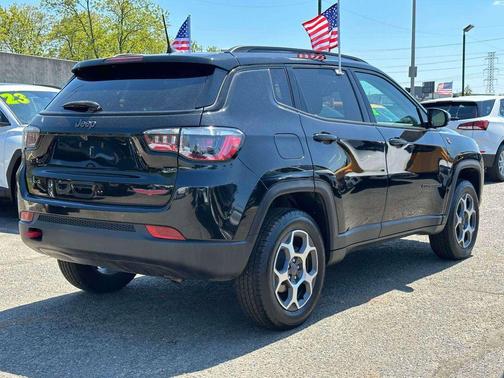 Diamond Black Crystal Pearlcoat 2022 Jeep Compass Trailhawk