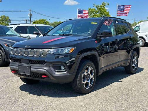 Diamond Black Crystal Pearlcoat 2022 Jeep Compass Trailhawk