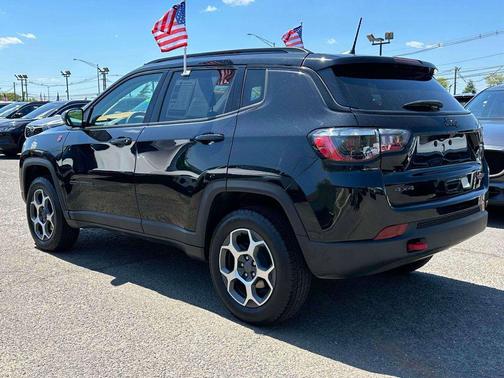 Diamond Black Crystal Pearlcoat 2022 Jeep Compass Trailhawk