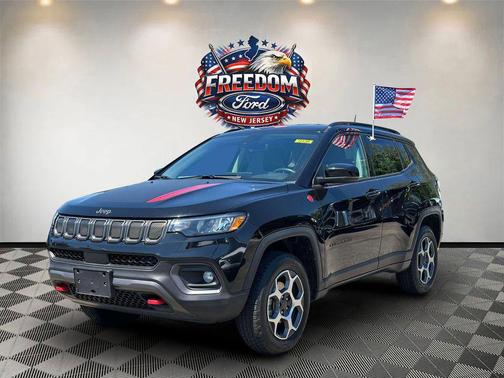 Diamond Black Crystal Pearlcoat 2022 Jeep Compass Trailhawk