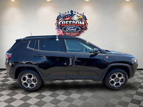 Diamond Black Crystal Pearlcoat 2022 Jeep Compass Trailhawk