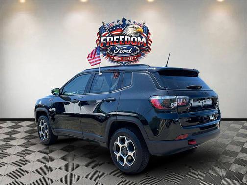 Diamond Black Crystal Pearlcoat 2022 Jeep Compass Trailhawk