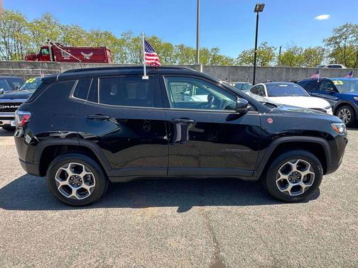 Diamond Black Crystal Pearlcoat 2022 Jeep Compass Trailhawk