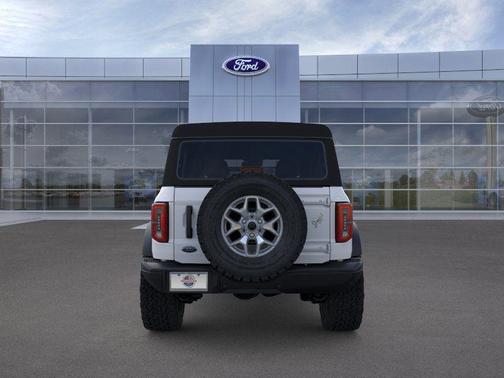 Oxford White 2025 Ford Bronco Badlands