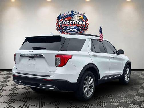 Star White Metallic Tri-Coat 2024 Ford Explorer XLT