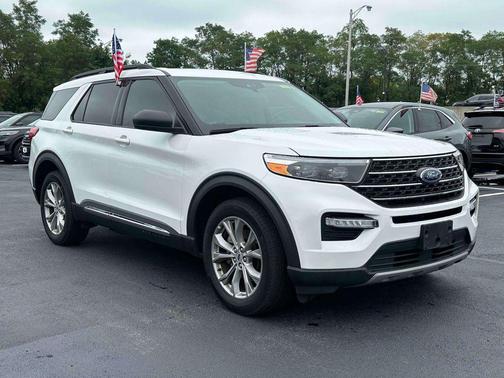 Star White Metallic Tri-Coat 2024 Ford Explorer XLT