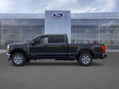 Agate Black Metallic 2026 Ford F-350 XLT