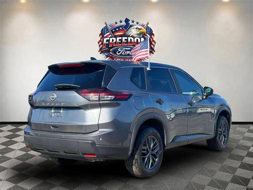 Gun Metallic 2024 Nissan Rogue S