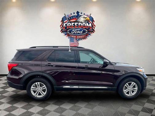 Jewel Red Metallic Tinted Clearcoat 2023 Ford Explorer XLT