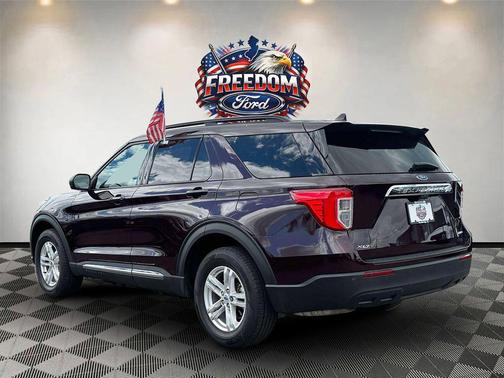 Jewel Red Metallic Tinted Clearcoat 2023 Ford Explorer XLT