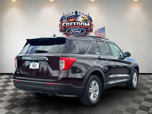 Jewel Red Metallic Tinted Clearcoat 2023 Ford Explorer XLT