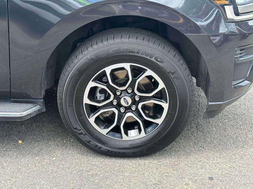 Gray Metallic 2024 Ford Expedition Max XLT