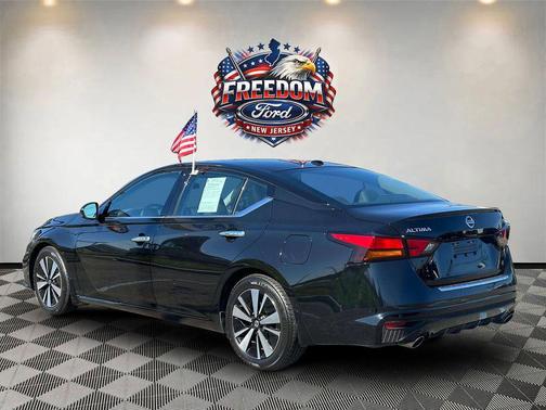 Super Black Clearcoat 2021 Nissan Altima 2.5 SL