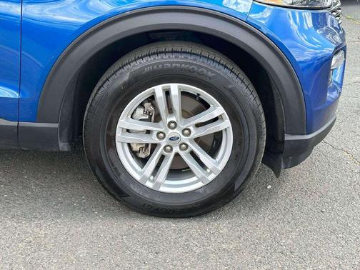 Atlas Blue Metallic 2022 Ford Explorer XLT