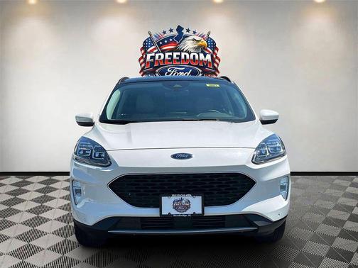 Star White Metallic Tri-Coat 2021 Ford Escape Titanium