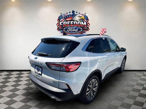 Star White Metallic Tri-Coat 2021 Ford Escape Titanium