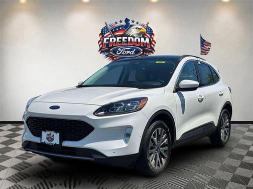 Star White Metallic Tri-Coat 2021 Ford Escape Titanium