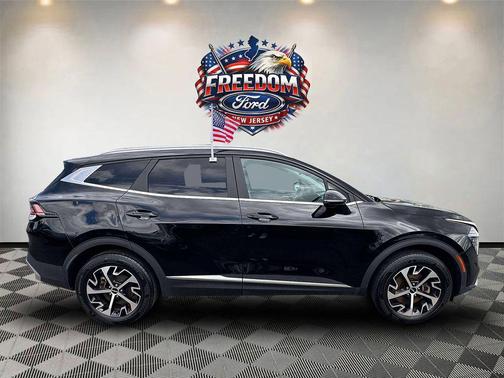 Ebony Black 2024 Kia Sportage EX