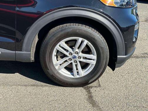 Black Metallic 2024 Ford Explorer XLT