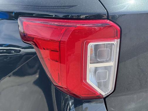 Forged Green Metallic 2022 Ford Explorer XLT