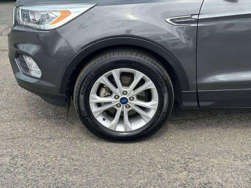 Magnetic Metallic 2017 Ford Escape SE