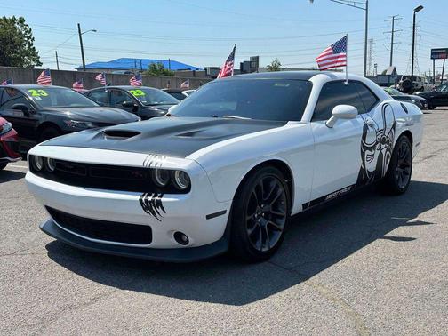 White Knuckle Clearcoat 2022 Dodge Challenger R/T Scat Pack
