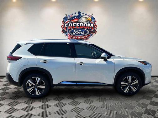 Pearl White Tricoat 2023 Nissan Rogue SL