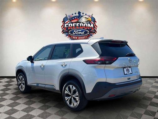 Brilliant Silver Metallic 2022 Nissan Rogue SV