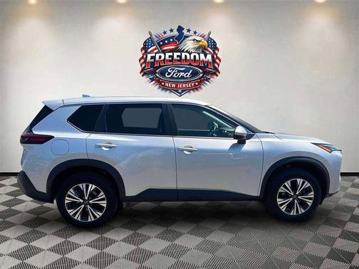 Brilliant Silver Metallic 2022 Nissan Rogue SV