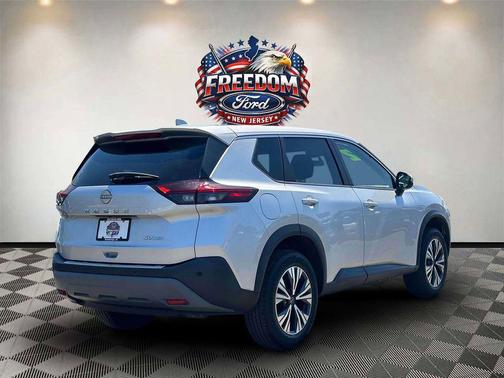 Brilliant Silver Metallic 2022 Nissan Rogue SV