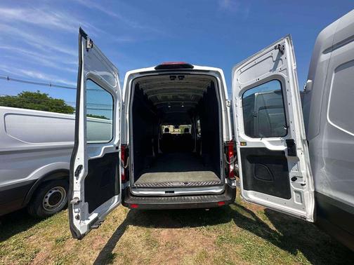 Oxford White 2023 Ford Transit-250 Base