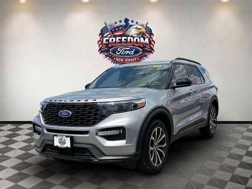 Iconic Silver Metallic 2023 Ford Explorer ST-Line