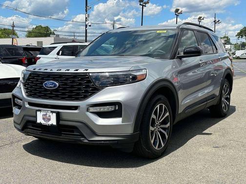 Iconic Silver Metallic 2023 Ford Explorer ST-Line