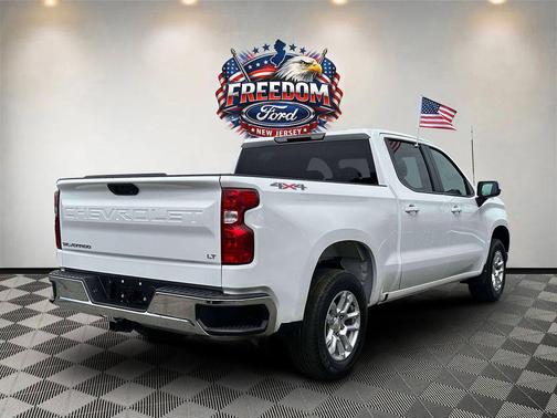 Summit White 2023 Chevrolet Silverado 1500 LT