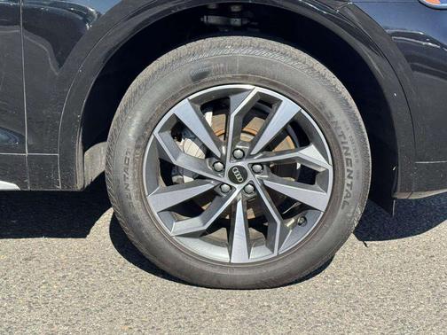 Mythos Black Metallic 2023 Audi Q5 45 S line Premium Plus