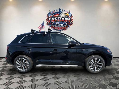 Mythos Black Metallic 2023 Audi Q5 45 S line Premium Plus
