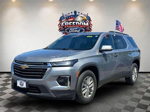 Sterling Gray Metallic 2023 Chevrolet Traverse LT Cloth