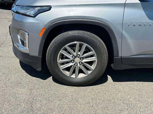 Sterling Gray Metallic 2023 Chevrolet Traverse LT Cloth